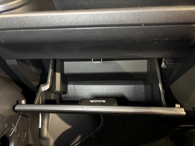 ��e�ʂ̃O���[�u�{�b�N�X��A��������Ȃǂ̎��[���[�����Ă��܂��B