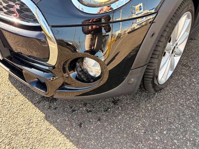 �t�����g�ɂ���Q���Z���T�[�𑕔����Ă���