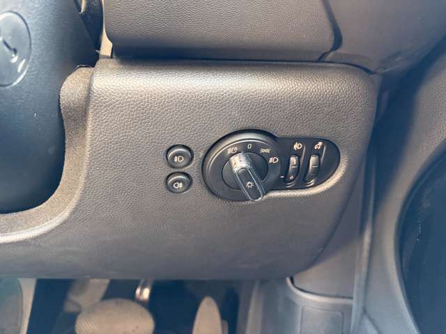 �I�[�g���C�g�����B����̃{�^���͑O���