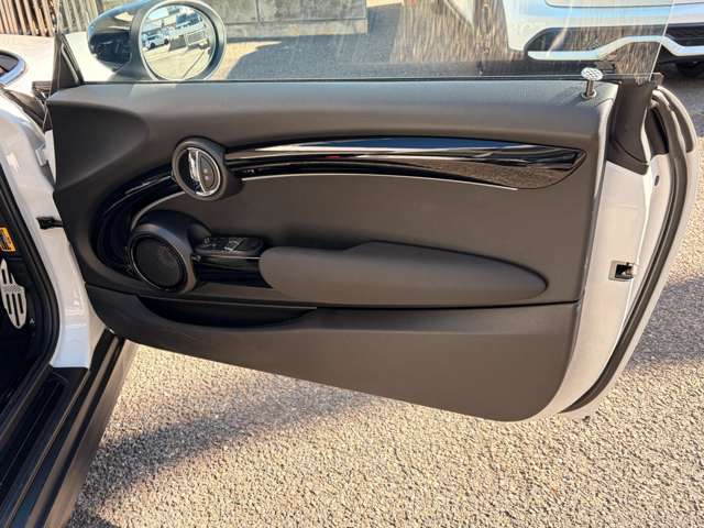 �����͔������s�A�m�u���b�N