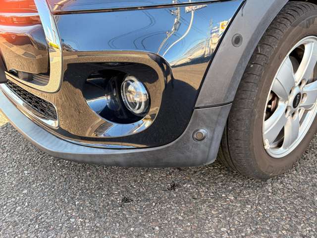 �t�����g�ɂ���Q���Z���T�[�𑕔����Ă���