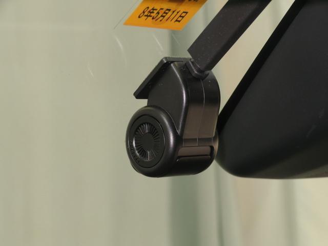 �O���p�h���C�u���R�[�_�[�t���Ă��܂��B�����Ƃ������̈��S�ɁI�@�f���͂V�^�i�r�̉�ʂŌ����̂ŁA��y�ɑ����󋵂��m�F���邱�Ƃ��ł��܂��B