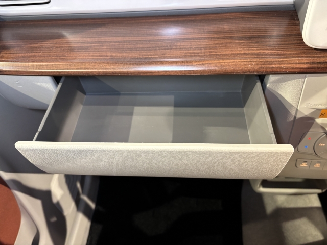 ��e�ʂ̃O���[�u�{�b�N�X��A��������Ȃǂ̎��[���[�����Ă��܂��B