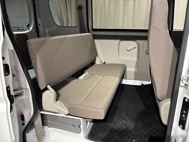 2��ڃV�[�g�����K�ȃX�y�[�X�ł��I�V�[�g�A�����W�����ʂŋ@�\�I�ł��I��~���ɂ��D��Ă��܂��̂Ő����x�������ɂȂ��ĉ������I�I���b�N�X�Ȃ�e���[�J�[�̎Ԏ�𑵂��Ă���܂��̂Ŕ�r�������ȒP�I