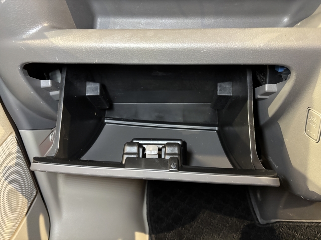 ��e�ʂ̃O���[�u�{�b�N�X��A��������Ȃǂ̎��[���[�����Ă��܂��B