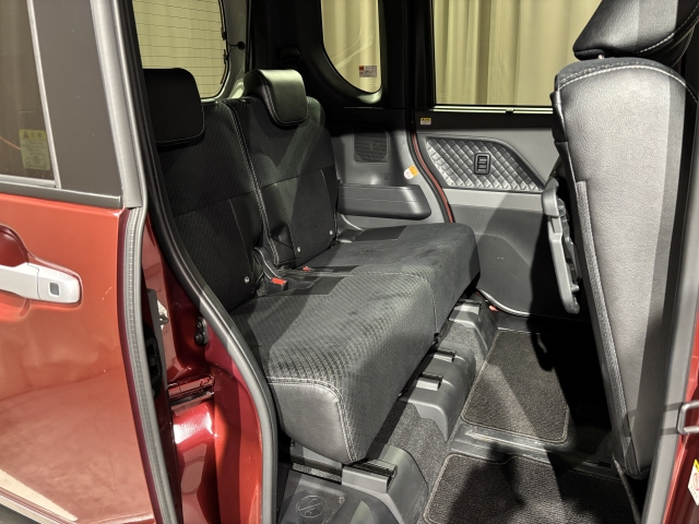 2��ڃV�[�g�����K�ȃX�y�[�X�ł��I�V�[�g�A�����W�����ʂŋ@�\�I�ł��I��~���ɂ��D��Ă��܂��̂Ő����x�������ɂȂ��ĉ������I�I���b�N�X�Ȃ�e���[�J�[�̎Ԏ�𑵂��Ă���܂��̂Ŕ�r�������ȒP�I