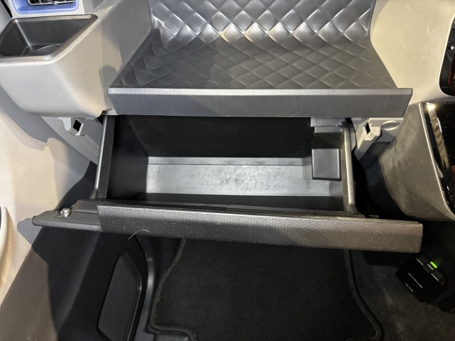 ��e�ʂ̃O���[�u�{�b�N�X��A��������Ȃǂ̎��[���[�����Ă��܂��B