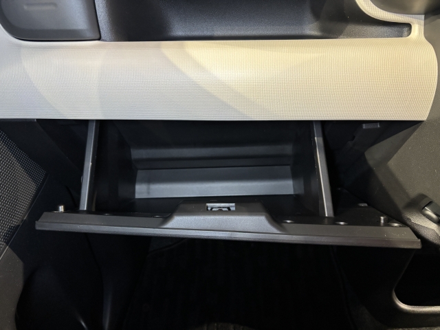 ��e�ʂ̃O���[�u�{�b�N�X��A��������Ȃǂ̎��[���[�����Ă��܂��B