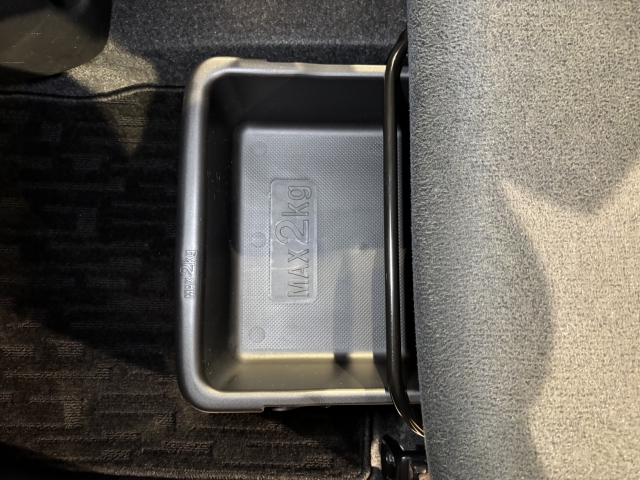 ��e�ʂ̃O���[�u�{�b�N�X��A��������Ȃǂ̎��[���[�����Ă��܂��B