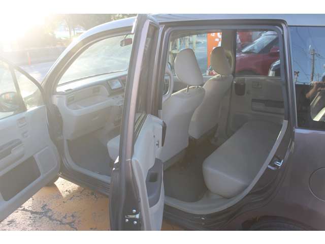 ���C�ɓ���̉��y�𒮂��Ȃ���A�ʋ΁A�ʊw