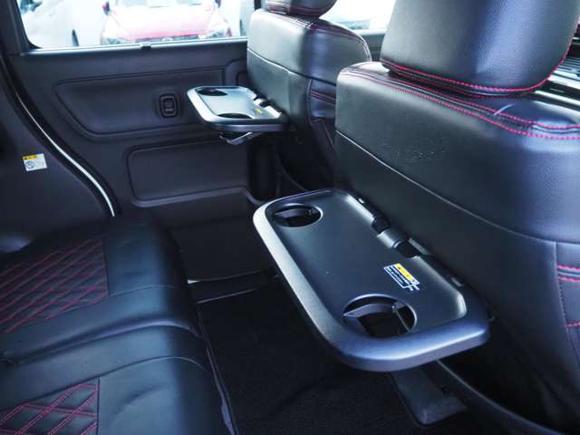 ��Ȃɂ̓V�[�g�o�b�N�e�[�u�����t���Ă���