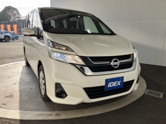 �z���C�g�p�[���̃{�f�B�ɁA���b�L�p�[�c�̋P�����A�N�Z���g�ƂȂ�A�������ꂽ�t�����g�}�X�N�����o���Ă��܂��B