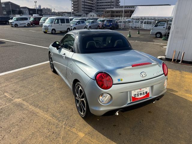 �����h�A�E�����N�H�[�^�[�E�o�b�N�h�A�E�B���h�E�ɃX���[�N�h�K���X���̗p