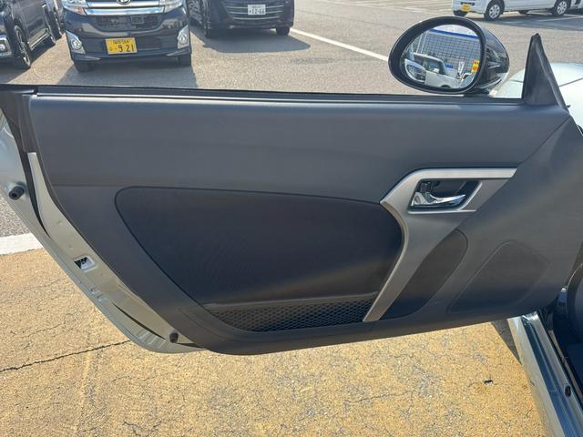 �ԗ��̏ڍׂ��Ԃɕt���܂��Ă̓X�^�b�t�܂ł��C�y�ɂ��₢���킹���������B