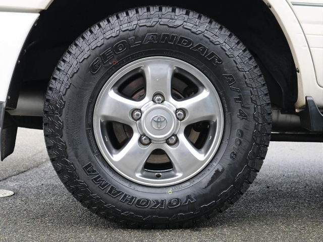 �O�������z�C�[���𑕔���