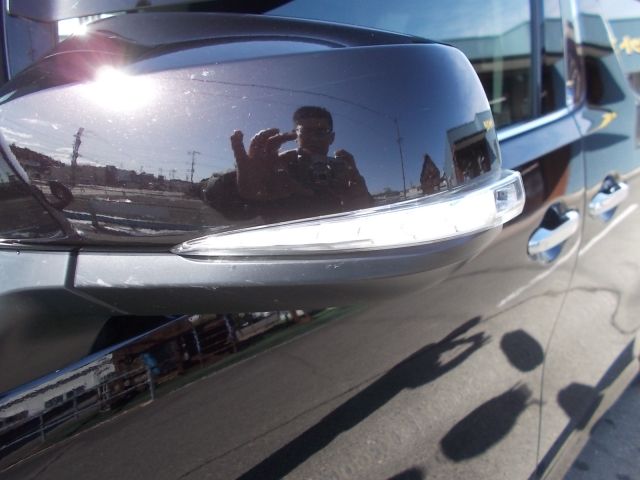 �~���[�E�B���J�[�͎ЊO�i�ɂȂ��Ă܂��B