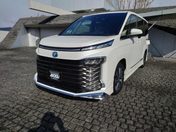 トヨタ ヴォクシー ハイブリッドＳ－Ｚ　モデリスタエアロ・純