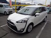 トヨタ シエンタ Ｘ　７人乗り　左パワースライドドア