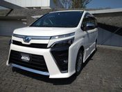トヨタ ヴォクシー ハイブリッドＺＳ　煌ＩＩ　純正１０インチ