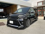 トヨタ ヴォクシー　４ＷＤ ＺＳ　煌３