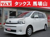 トヨタ ヴォクシー ２．０　Ｘ　Ｌエディション　８人乗　純７